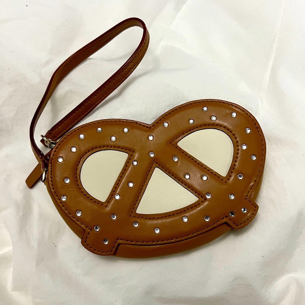 Kate Spade Pretzel Wristlet 🥨